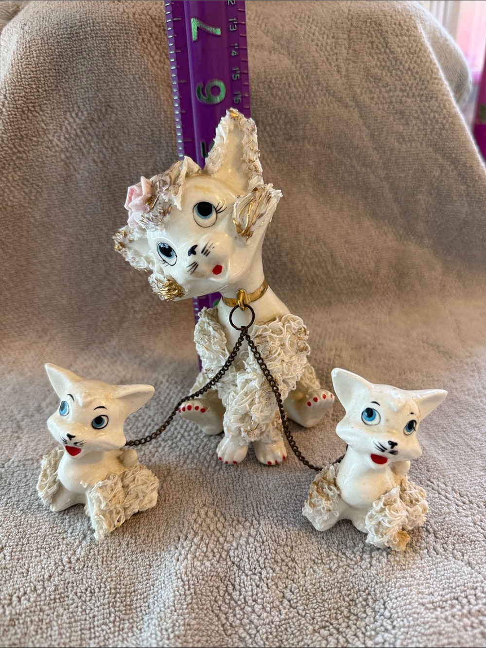Vintage Ceramic Poodle Trio Figurine Set - White with Gold Accents - Picture 8 of 9